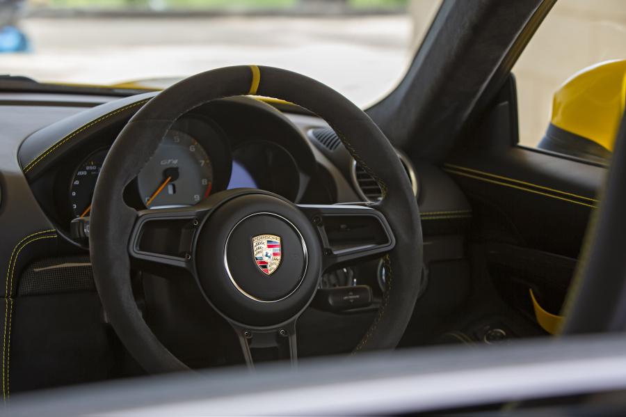 Панель приборов Porsche 718 Cayman GT4 (982C) 2020 года  (AU) (фото 25 из 40)